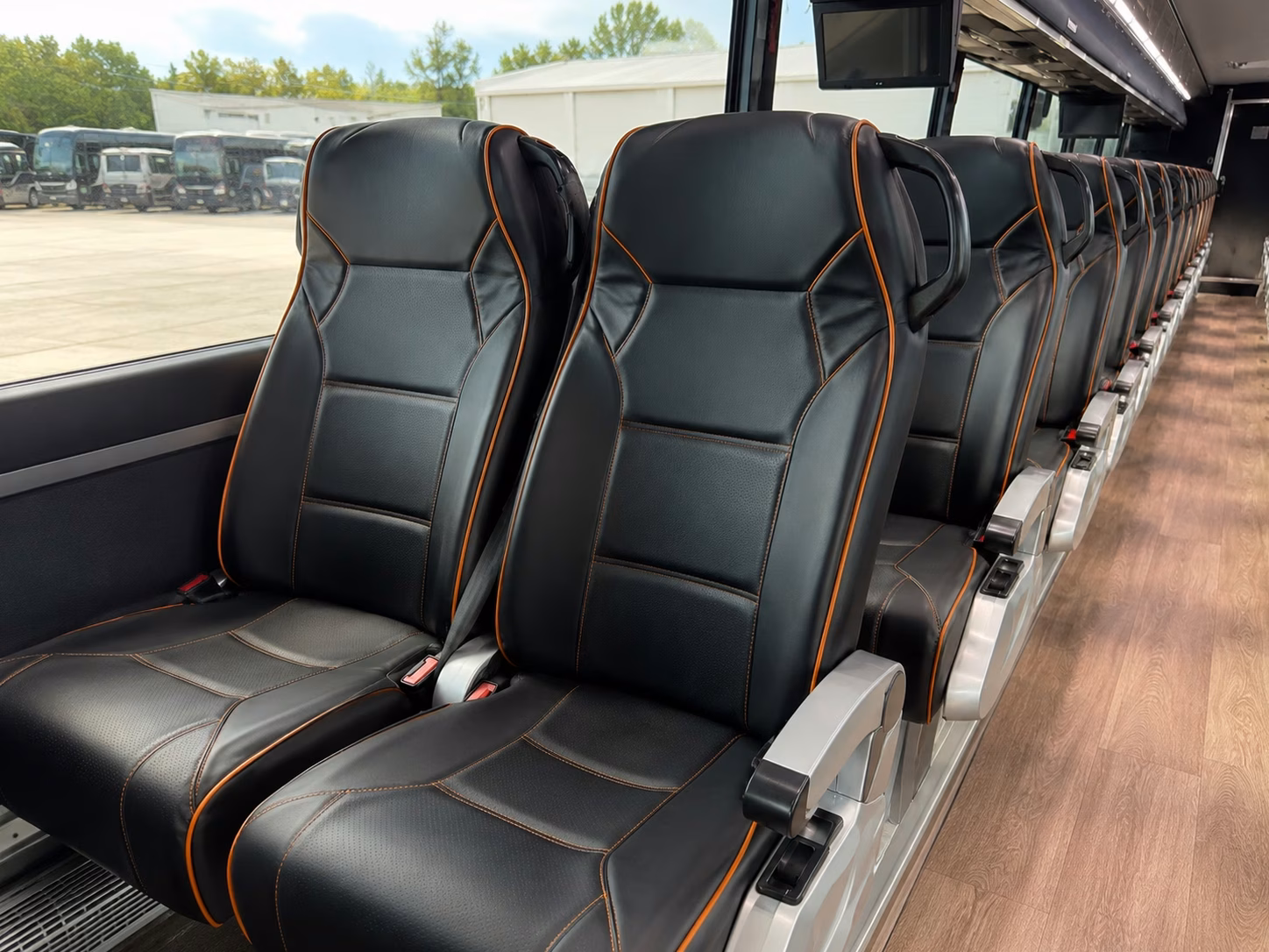 airport shuttle buses for little rock wedding guests flying in