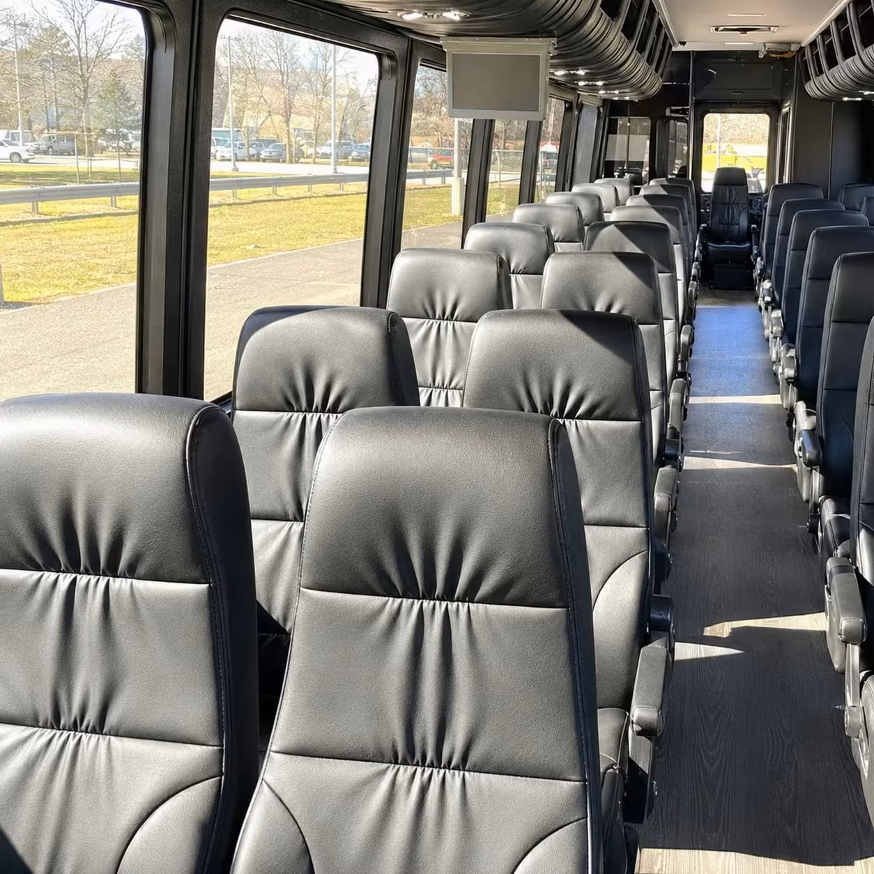 little rock 28 passenger minibus rental
