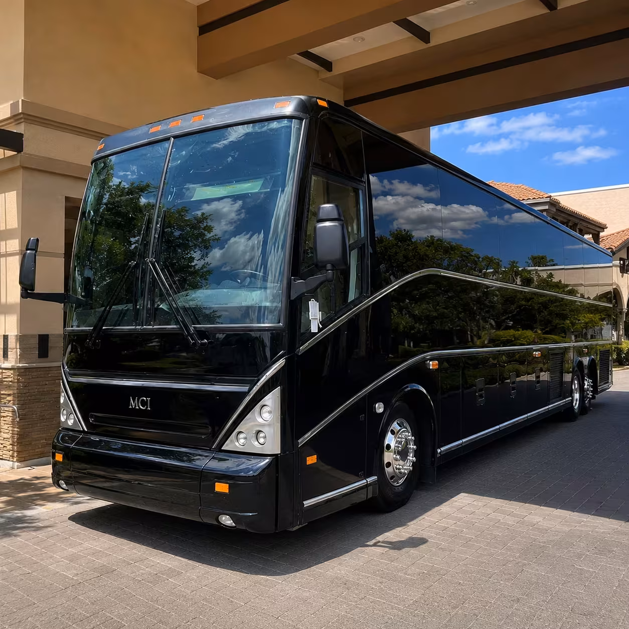 wedding shuttle buses in little rock for guests and venues